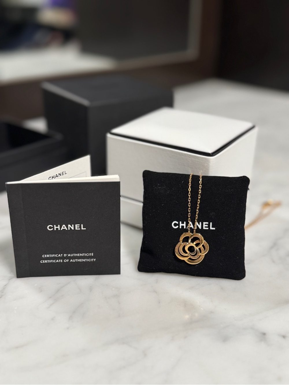 CHANEL GOLD FIL DE CAMÉLIA NECKLACE